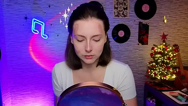 Snapshot of GloriaElmer chatting on January 30, 8:32 am GloriaElmer online show from January 30, 8:32 am