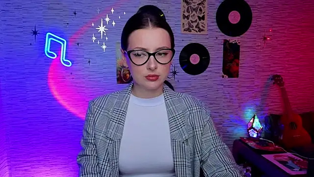 Snapshot of GloriaElmer chatting on February 5, 10:41 am GloriaElmer online show from February 5, 10:41 am