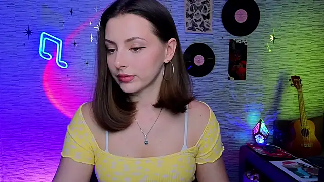 Snapshot of GloriaElmer chatting on February 7, 9:05 am GloriaElmer online show from February 7, 9:05 am