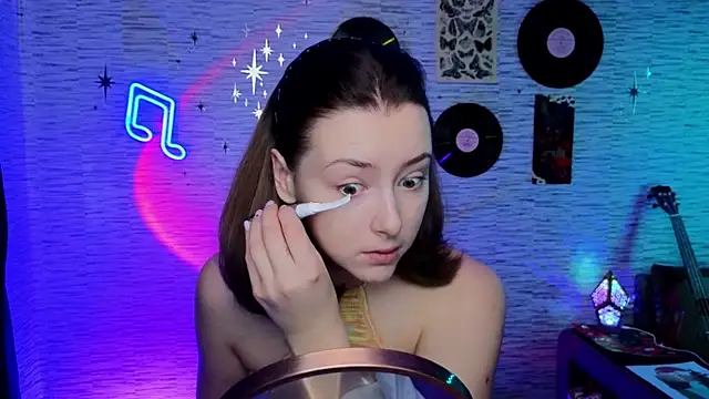 Snapshot of GloriaElmer chatting on February 13, 7:35 am GloriaElmer online show from February 13, 7:35 am