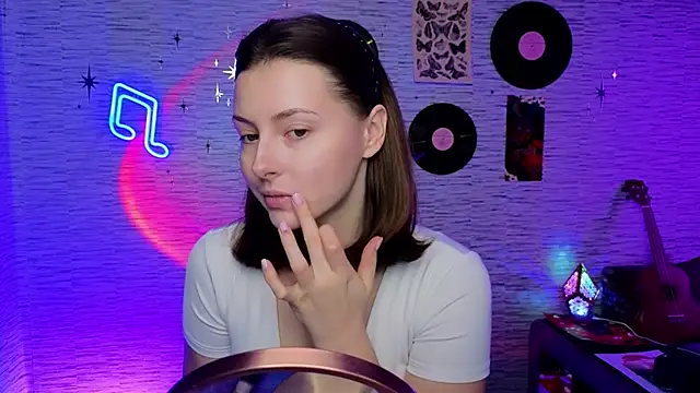 Snapshot of GloriaElmer chatting on February 17, 7:58 am GloriaElmer online show from February 17, 7:58 am