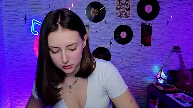 Snapshot of GloriaElmer chatting on February 17, 11:02 am GloriaElmer online show from February 17, 11:02 am