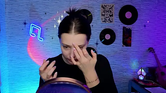 Snapshot of GloriaElmer chatting on February 20, 7:45 am GloriaElmer online show from February 20, 7:45 am