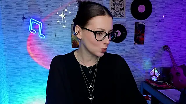 Snapshot of GloriaElmer chatting on February 20, 10:48 am GloriaElmer online show from February 20, 10:48 am