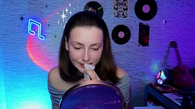 Snapshot of GloriaElmer chatting on March 3, 6:26 am GloriaElmer online show from March 3, 6:26 am