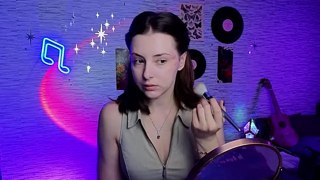 Snapshot of GloriaElmer chatting on March 18, 6:14 am GloriaElmer online show from March 18, 6:14 am