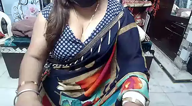 kiranpreet85 online show from December 23, 12:19 pm