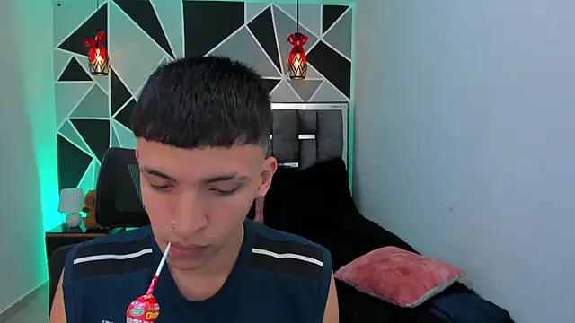 Snapshot of Juan_Nd_Steven chatting on May 7, 11:43 pm Juan Nd Steven online show from May 7, 11:43 pm