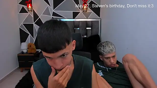 Snapshot of Juan_Nd_Steven chatting on May 9, 10:48 pm Juan Nd Steven online show from May 9, 10:48 pm