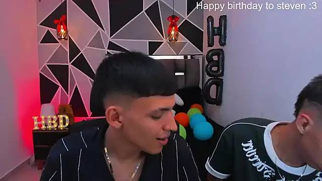 Snapshot of Juan_Nd_Steven chatting on May 27, 9:01 pm Juan Nd Steven online show from May 27, 9:01 pm