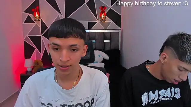 Snapshot of Juan_Nd_Steven chatting on May 28, 11:24 pm Juan Nd Steven online show from May 28, 11:24 pm