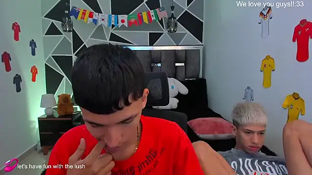Snapshot of Juan_Nd_Steven chatting on June 23, 8:40 pm Juan Nd Steven online show from June 23, 8:40 pm