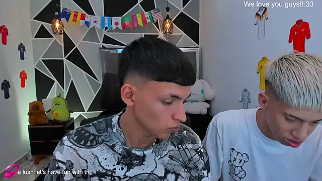 Snapshot of Juan_Nd_Steven chatting on July 2, 7:53 pm Juan Nd Steven online show from July 2, 7:53 pm