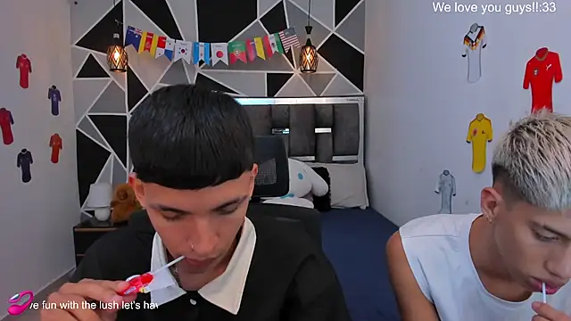 Snapshot of Juan_Nd_Steven chatting on July 9, 9:52 pm Juan Nd Steven online show from July 9, 9:52 pm