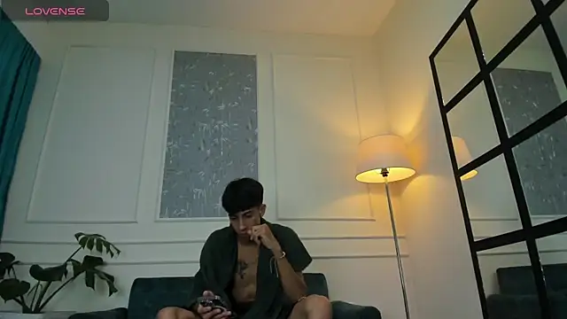 Snapshot of Lucian_Davi chatting on December 29, 3:35 pm Lucian Davi online show from December 29, 3:35 pm