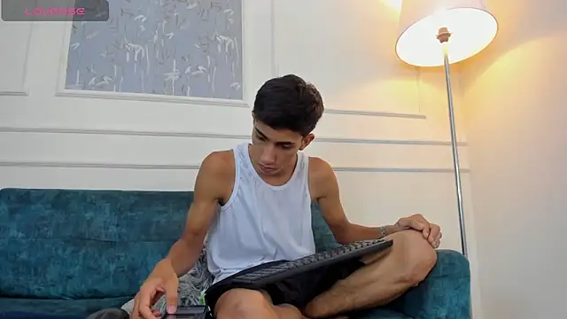 Snapshot of Lucian_Davi chatting on September 27, 3:55 am Lucian Davi online show from September 27, 3:55 am