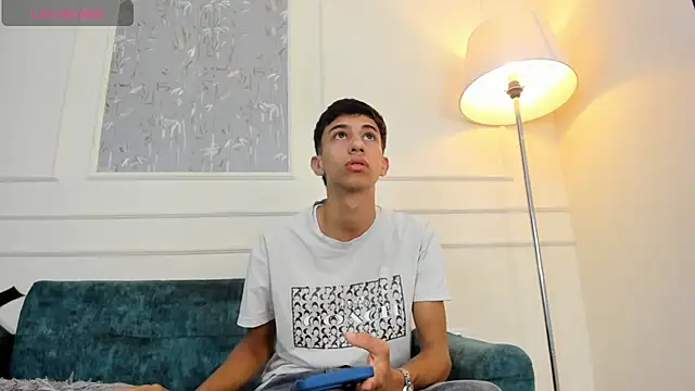 Snapshot of Lucian_Davi chatting on October 6, 12:13 pm Lucian Davi online show from October 6, 12:13 pm