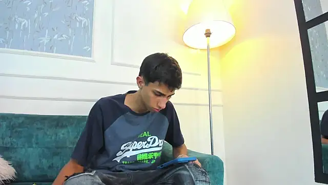 Snapshot of Lucian_Davi chatting on October 14, 4:19 pm Lucian Davi online show from October 14, 4:19 pm