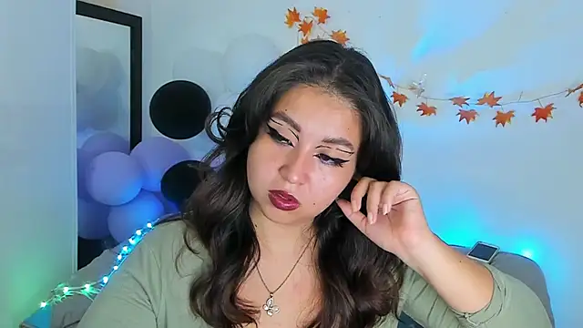 Snapshot of LiahDiaz chatting on December 4, 2:15 pm LiahDiaz online show from December 4, 2:15 pm