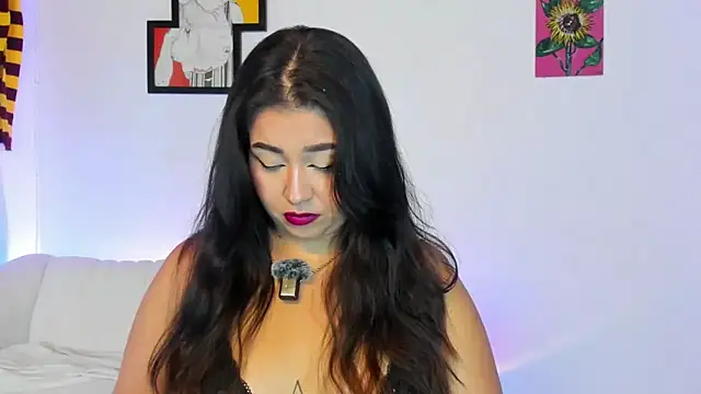 Snapshot of LiahDiaz chatting on November 27, 1:35 pm LiahDiaz online show from November 27, 1:35 pm