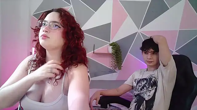Snapshot of AndrewAnndCherry chatting on May 21, 9:33 pm AndrewAnndCherry online show from May 21, 9:33 pm