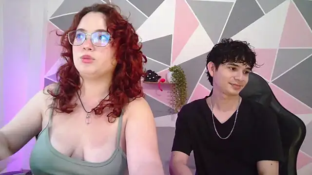 Snapshot of AndrewAnndCherry chatting on June 5, 9:31 pm AndrewAnndCherry online show from June 5, 9:31 pm