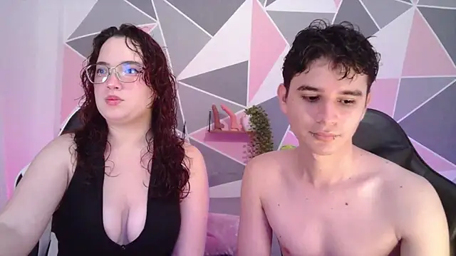 Snapshot of AndrewAnndCherry chatting on June 30, 12:11 am AndrewAnndCherry online show from June 30, 12:11 am