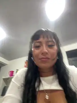 Snapshot of luisa16xxx chatting on December 25, 4:33 am luisa16xxx online show from December 25, 4:33 am