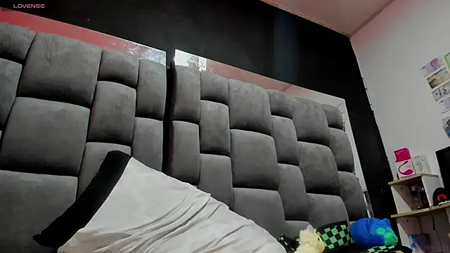 Snapshot of luisa16xxx chatting on March 23, 1:53 am luisa16xxx online show from March 23, 1:53 am