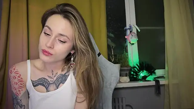 Snapshot of aviva_faith chatting on December 13, 10:55 pm aviva faith online show from December 13, 10:55 pm