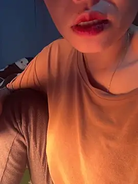 Snapshot of Laura8910 chatting on January 2, 1:19 pm Laura8910 online show from January 2, 1:19 pm