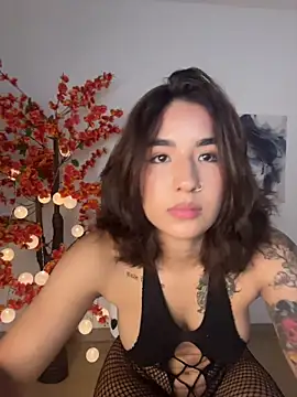 VictoriaHiill online show from May 3, 6:14 pm