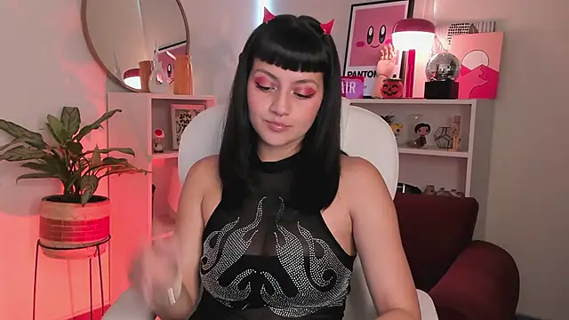 Snapshot of nahiapaws chatting on October 31, 7:48 pm nahiapaws online show from October 31, 7:48 pm