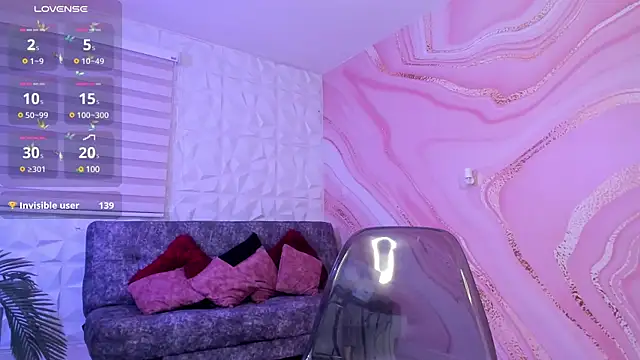 Snapshot of SaraaMills chatting on January 11, 1:48 am SaraaMills online show from January 11, 1:48 am