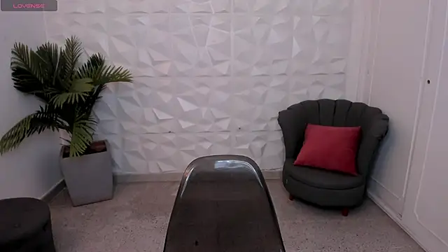 Snapshot of SaraaMills chatting on January 13, 7:31 pm SaraaMills online show from January 13, 7:31 pm