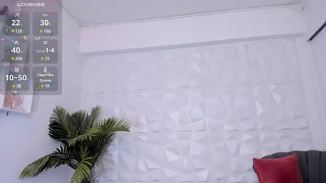 Snapshot of SaraaMills chatting on January 14, 10:12 pm SaraaMills online show from January 14, 10:12 pm