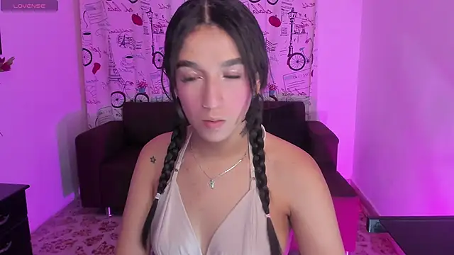 Snapshot of SaraaMills chatting on March 1, 7:59 pm SaraaMills online show from March 1, 7:59 pm