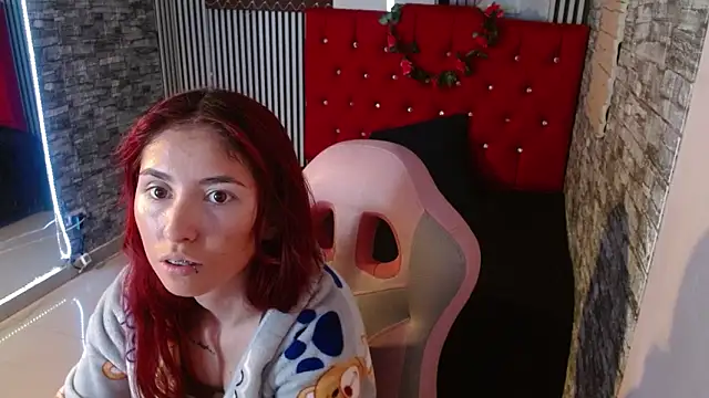 mildre303av online show from December 4, 9:45 pm