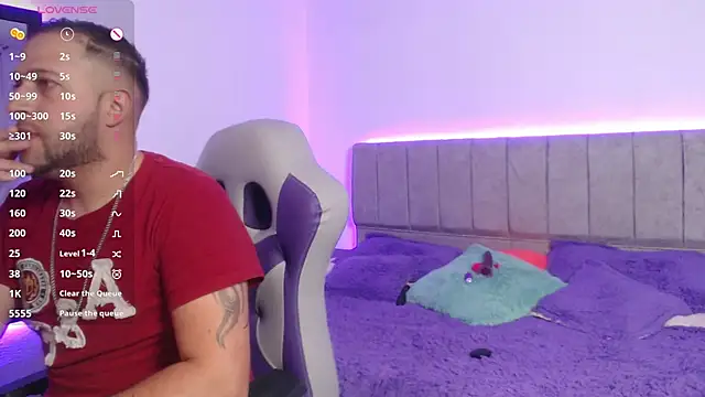 Snapshot of ryanandpamela_ chatting on February 19, 5:06 pm ryanandpamela online show from February 19, 5:06 pm