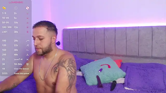 Snapshot of ryanandpamela_ chatting on February 25, 1:17 pm ryanandpamela online show from February 25, 1:17 pm