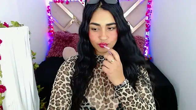 Snapshot of Charlotte_cute18 chatting on March 7, 6:57 am Charlotte cute18 online show from March 7, 6:57 am