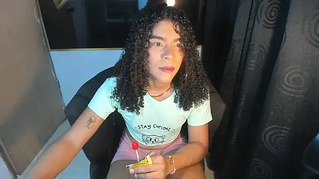 Snapshot of naomiwildburn chatting on June 12, 7:35 pm naomiwildburn online show from June 12, 7:35 pm