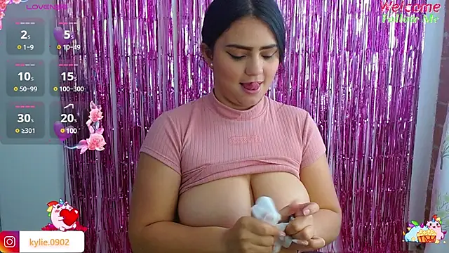 Snapshot of karol_9 chatting on January 4, 5:05 am karol 9 online show from January 4, 5:05 am