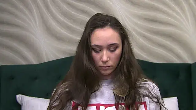 Snapshot of AliceMunro chatting on January 12, 10:22 pm AliceMunro online show from January 12, 10:22 pm