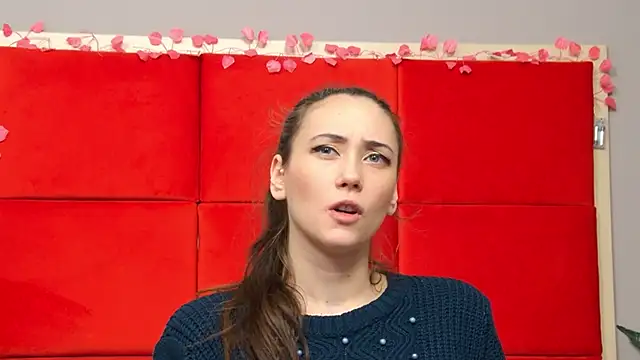 Snapshot of AliceMunro chatting on January 25, 9:57 pm AliceMunro online show from January 25, 9:57 pm