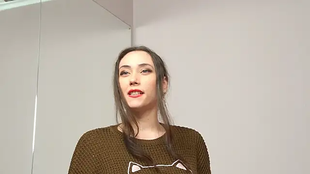 Snapshot of AliceMunro chatting on February 9, 2:06 am AliceMunro online show from February 9, 2:06 am
