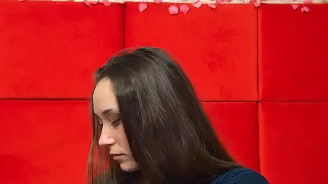 Snapshot of AliceMunro chatting on February 12, 10:04 pm AliceMunro online show from February 12, 10:04 pm