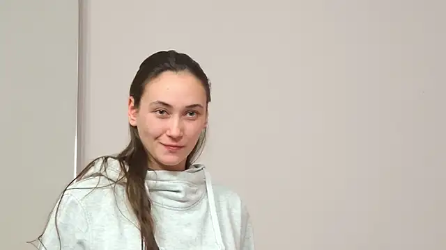 Snapshot of AliceMunro chatting on February 15, 11:14 pm AliceMunro online show from February 15, 11:14 pm