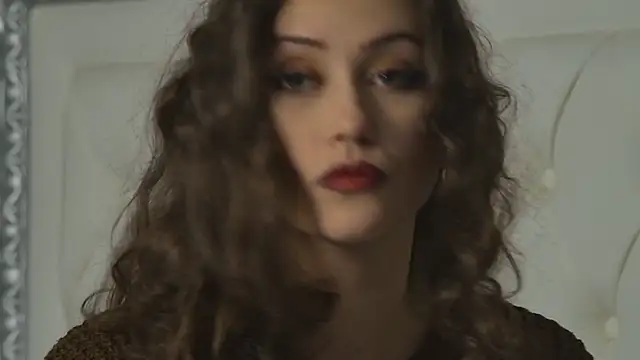 Snapshot of AliceMunro chatting on October 2, 5:31 pm AliceMunro online show from October 2, 5:31 pm