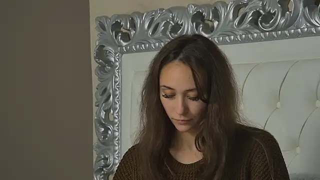 Snapshot of AliceMunro chatting on October 10, 3:55 pm AliceMunro online show from October 10, 3:55 pm